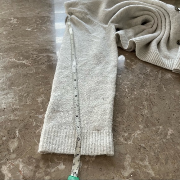 Old Navy off white with a slight color of gray button up cardigan size large - Picture 9 of 10